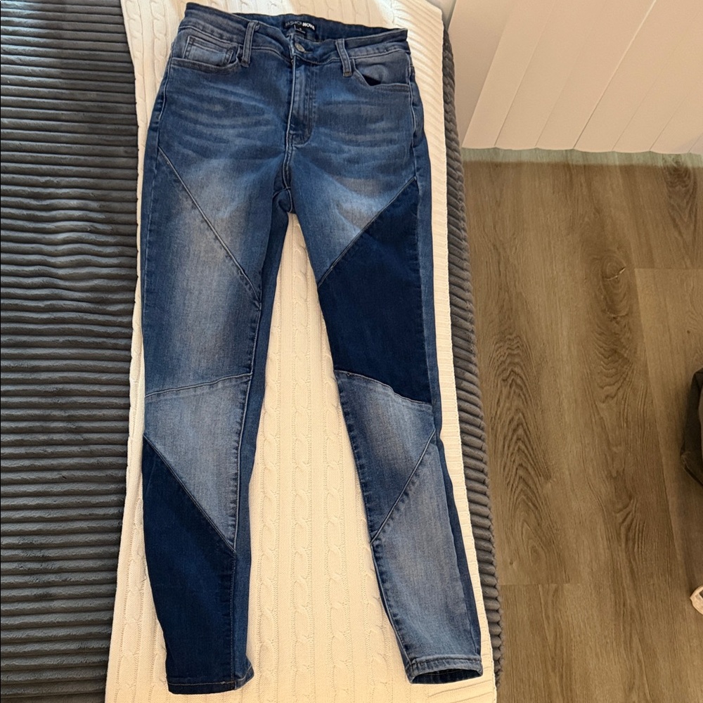 Fashion Nova Stylish Two-Tone Denim Jeans size 9
